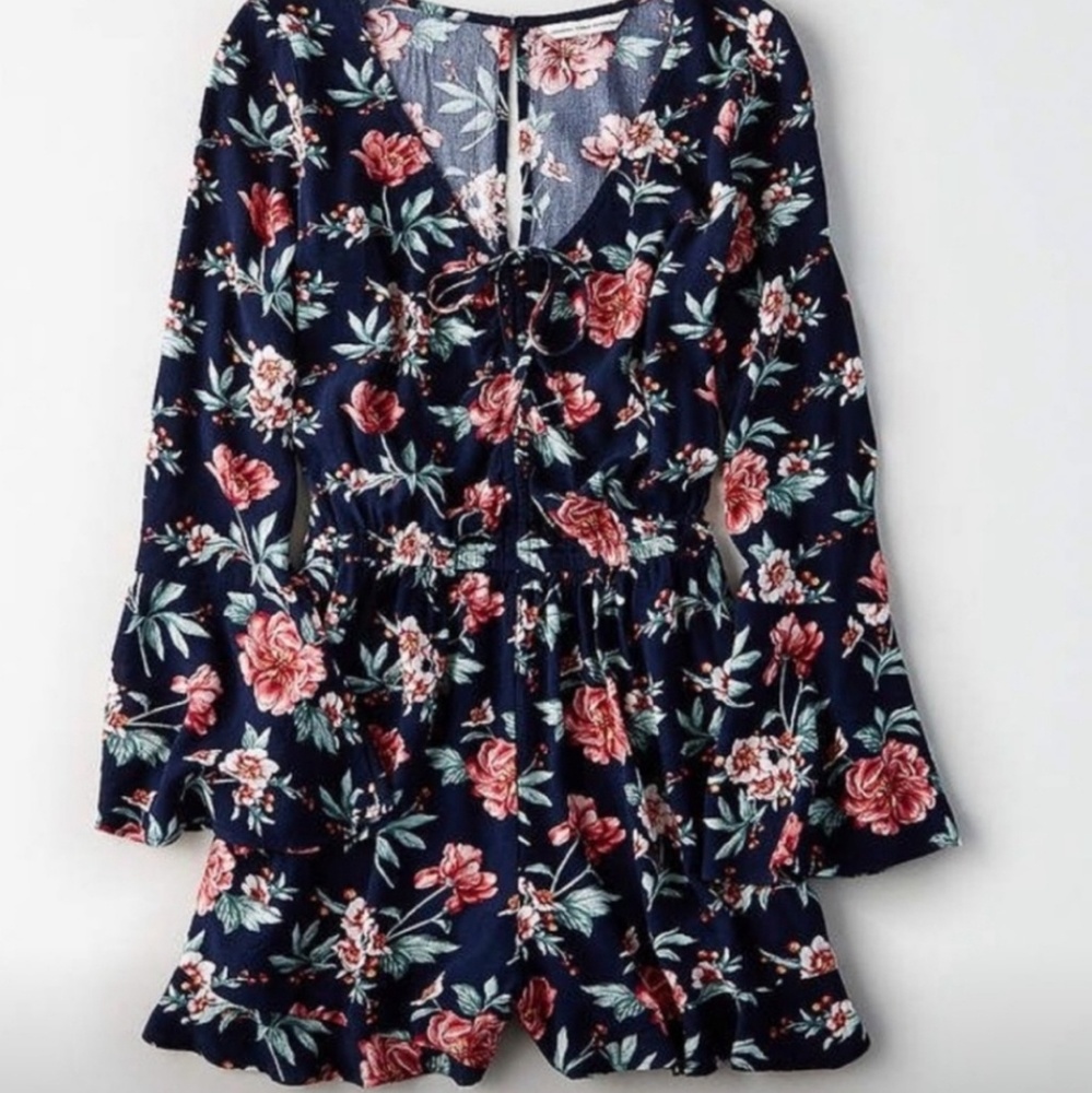 A&E fell sleeve, floral romper. Size Small